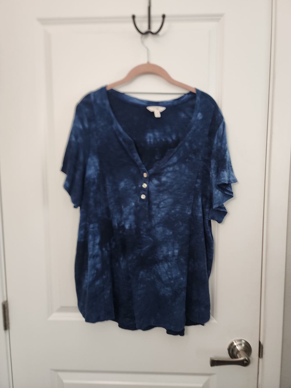 5/$30 Time and Tru Navy Blue Tie-Dye V-Neck Top with Button Placket